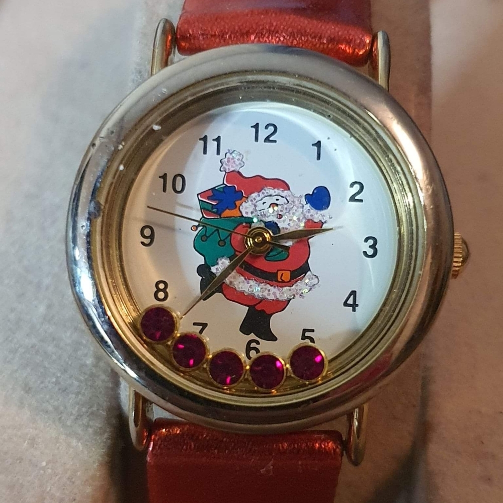 🦋10/$20🦋 Vintage Le Watch Goldtone/White Rhinestone Santa Claus Women's Watch